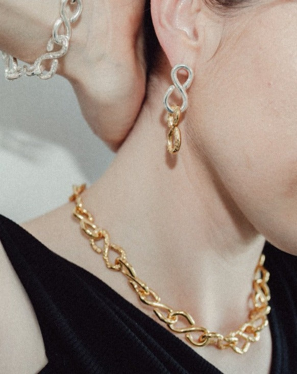 Classic Link Earrings 01